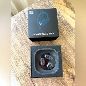 NEW‼️ PowerBeats Pro Replacement Ear Tips & Box